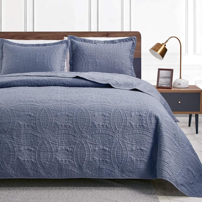 Love's Cabin Blue King Size Quilt Set