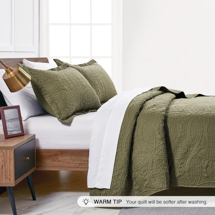 Love's Cabin Green Coin Pattern Quilt Set - Lightweight Microfiber Bedspread (image 4)