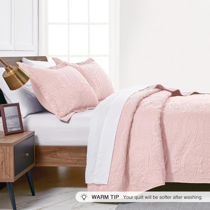 Love's Cabin Pink Queen Bed Quilt Set (image 4)