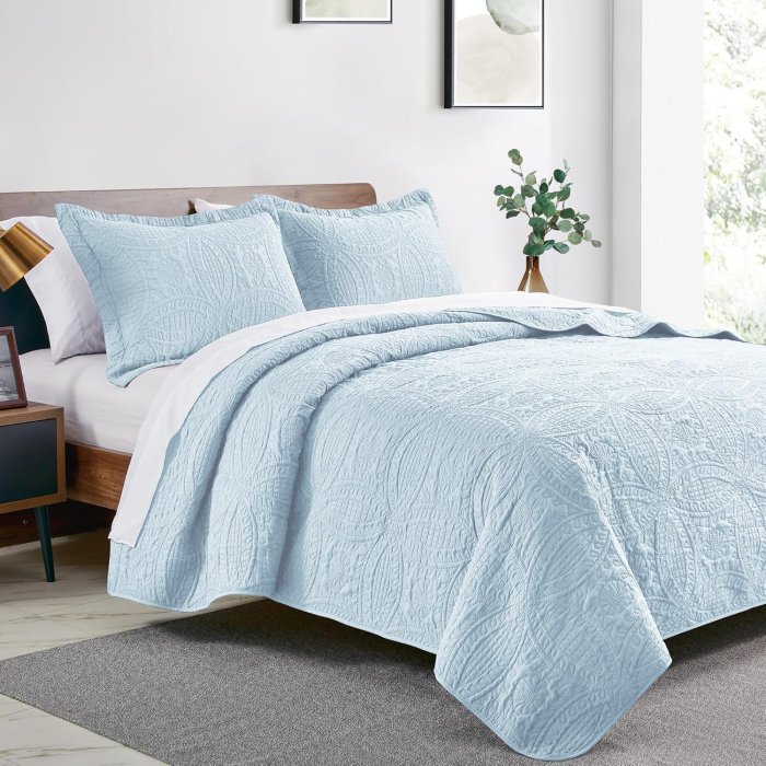 Love's Cabin Spa-Blue Quilt Set (image 2)