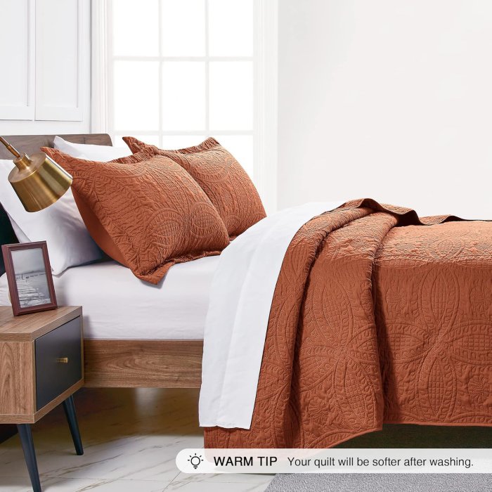 Love's Cabin Umber Bedspread Set (image 4)