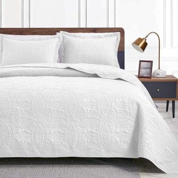 Love's Cabin White Queen Bedspread Set