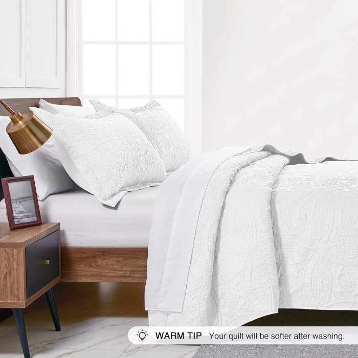 Love's Cabin White Queen Bedspread Set (image 4)