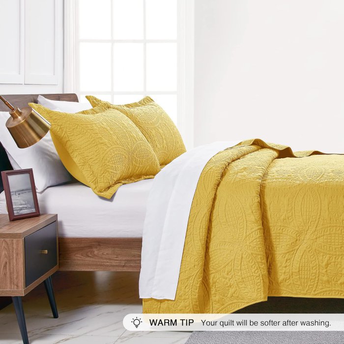Love's Cabin Yellow Quilt Set - Lightweight Microfiber Bedspread (image 4)